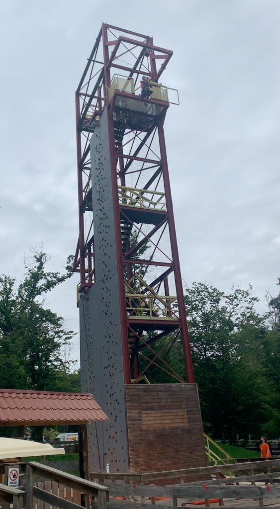 Saut dans le vide chez Pokeyland